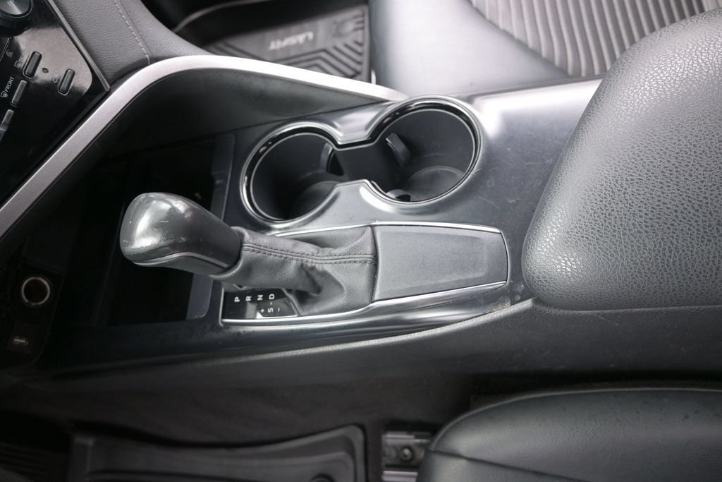Used 2020 Toyota Camry SE FWD image 15