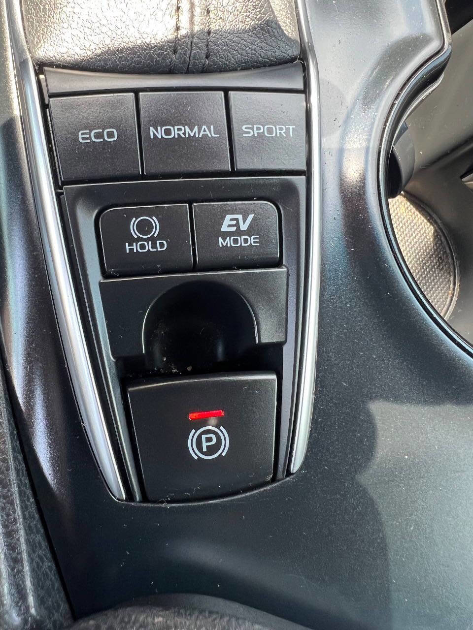 Used 2020 Toyota Camry LE image 17