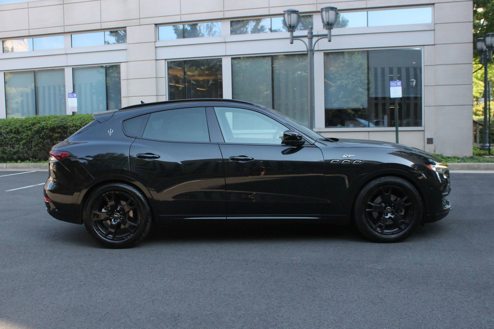 Used 2022 Maserati Levante GT AWD/4WD image 6