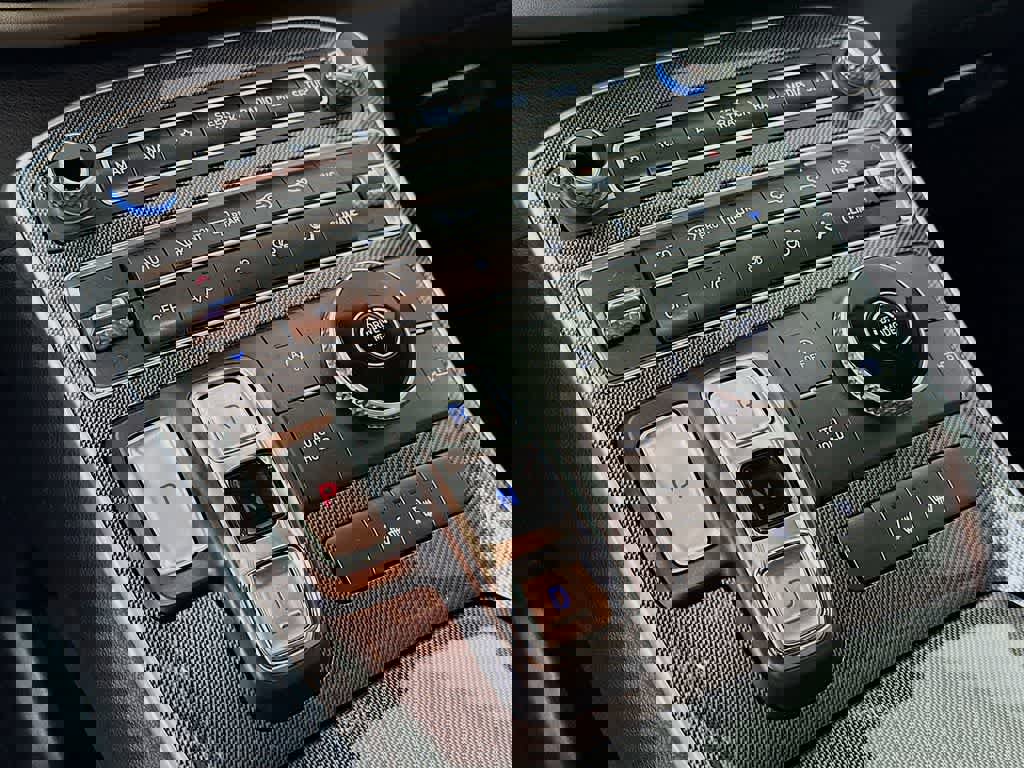 Used 2023 Hyundai Santa Fe SEL FWD image 18