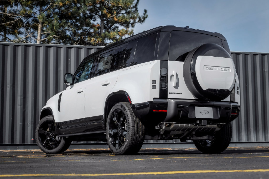New 2026 Land Rover Defender 110 X-Dynamic SE AWD/4WD image 2