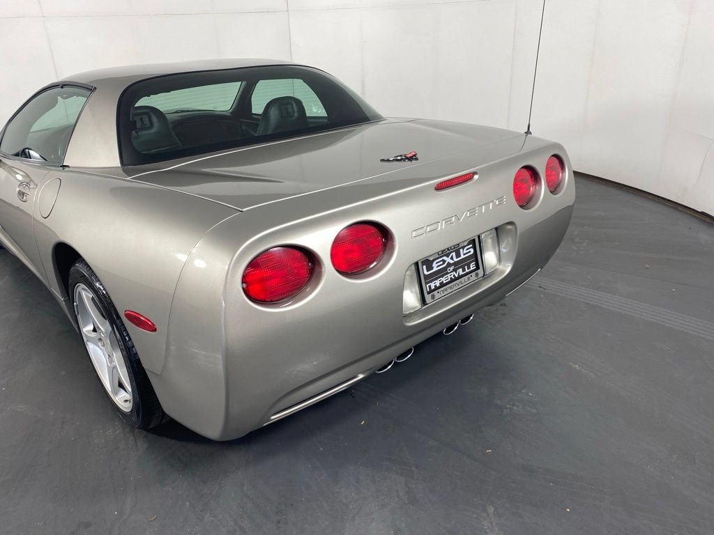 Used 2000 Chevrolet Corvette Coupe w/ Lighting Pkg RWD image 10