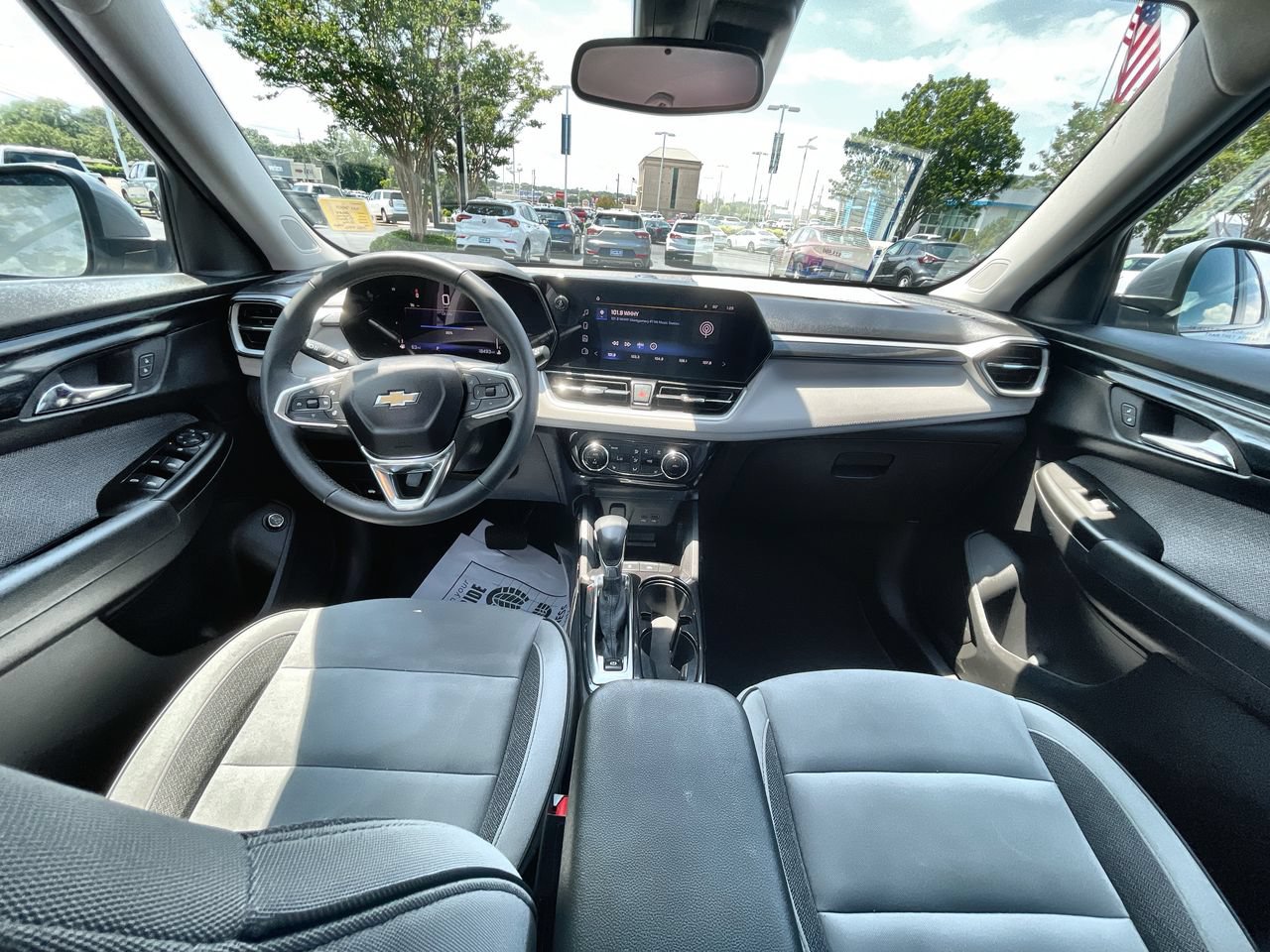 Used 2024 Chevrolet TrailBlazer LT w/ Convenience Package FWD image 19