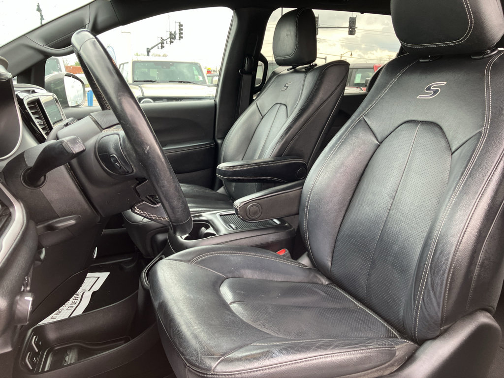 Used 2020 Chrysler Pacifica Touring-L Plus image 31