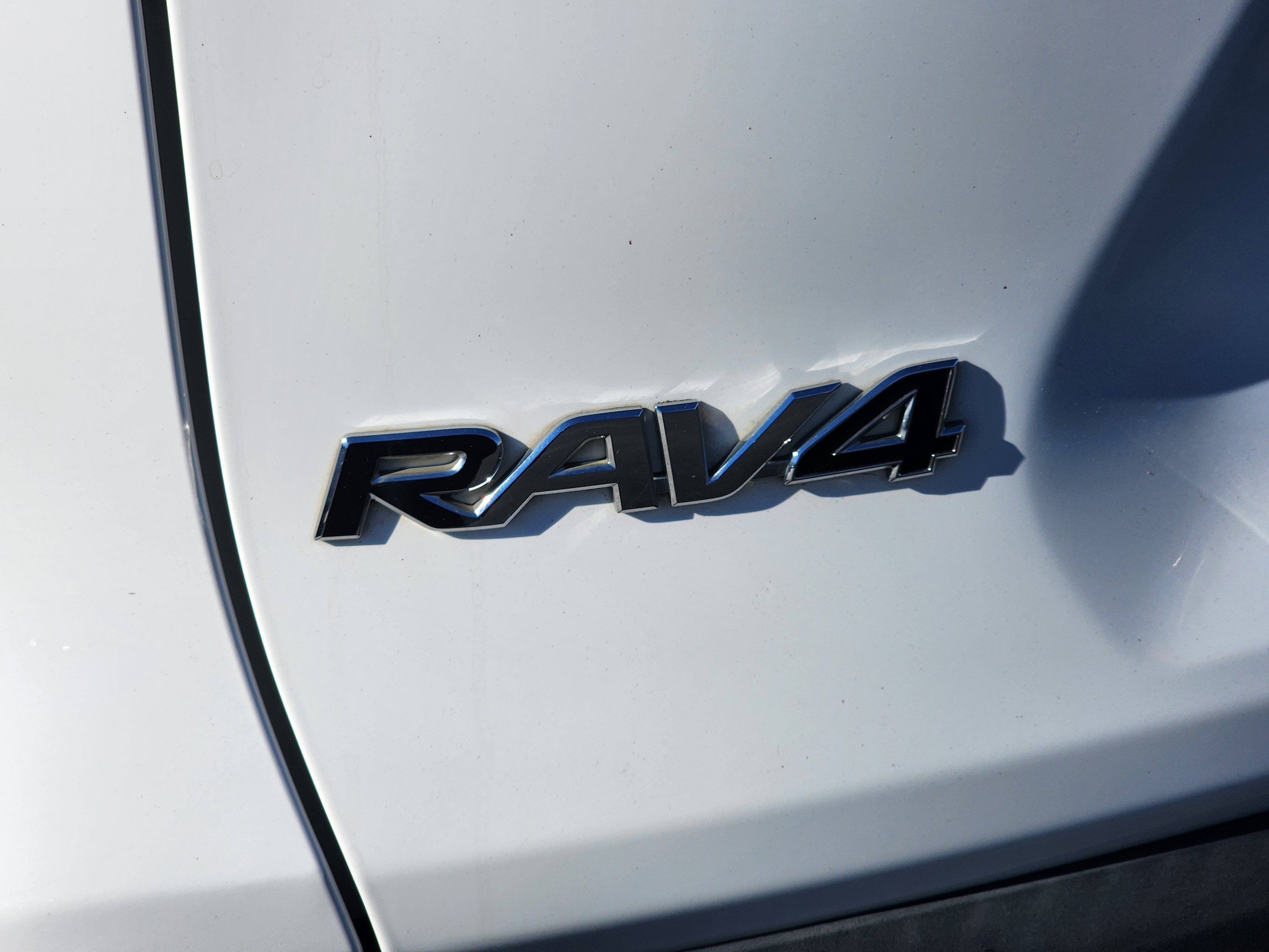 Used 2019 Toyota RAV4 XLE image 10