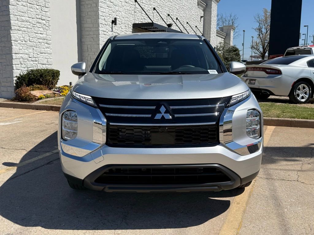 New 2026 Mitsubishi Outlander ES image 3
