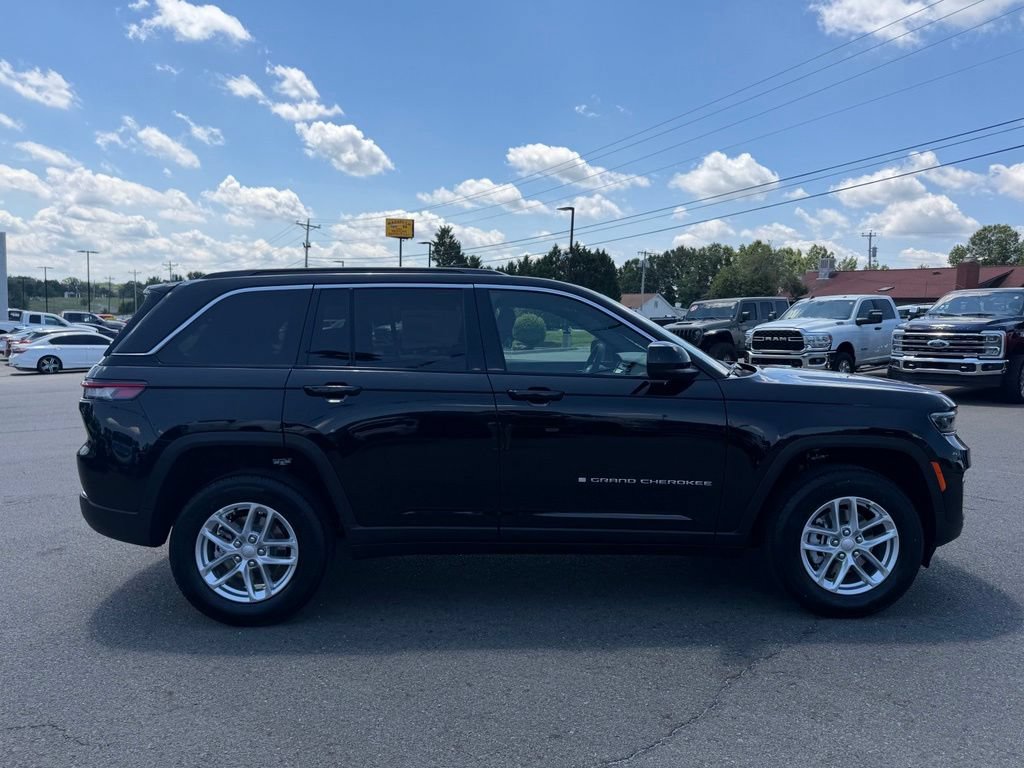 New 2026 Jeep Grand Cherokee Laredo RWD image 2