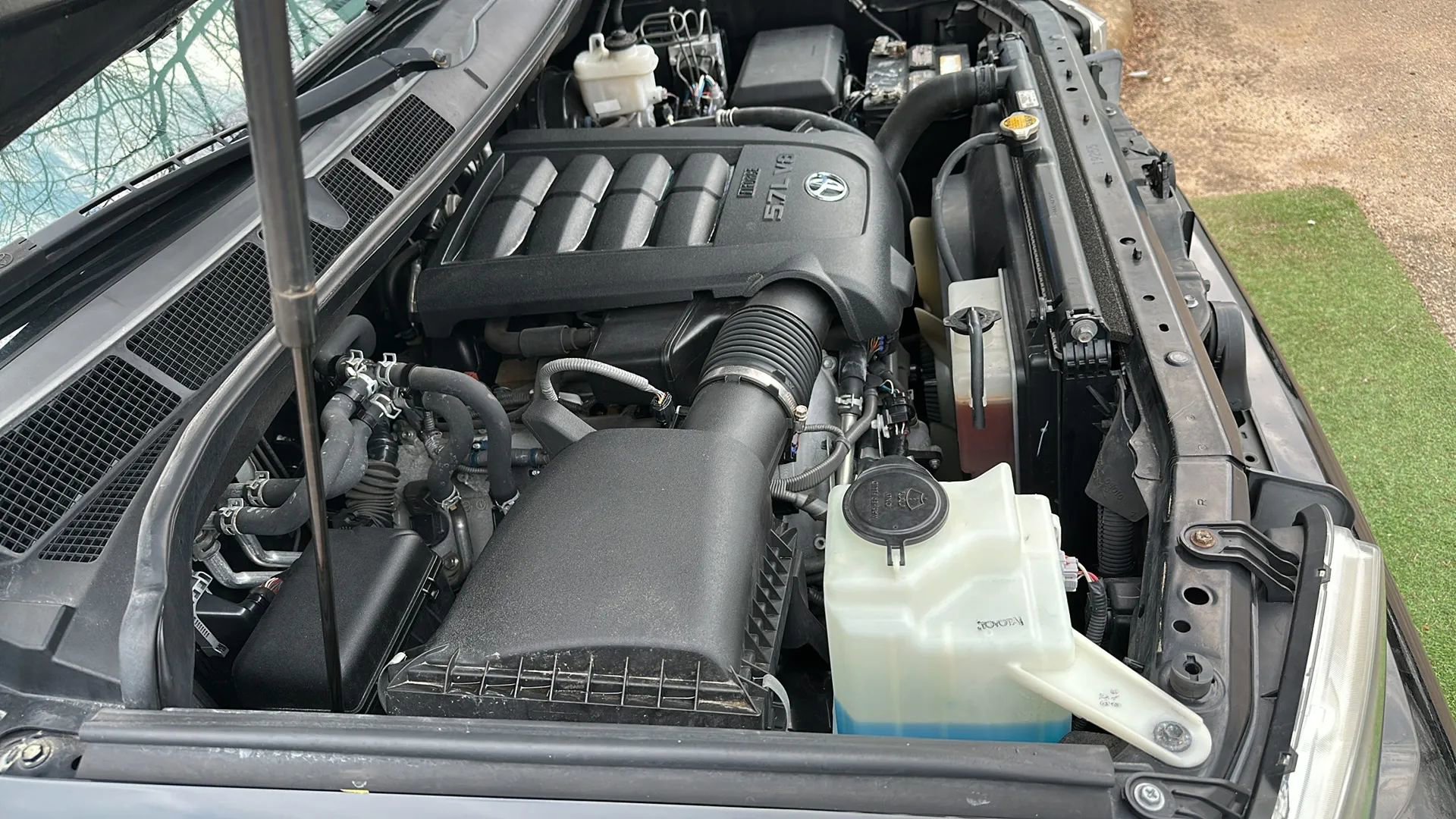 Used 2014 Toyota Sequoia SR5 AWD/4WD image 14