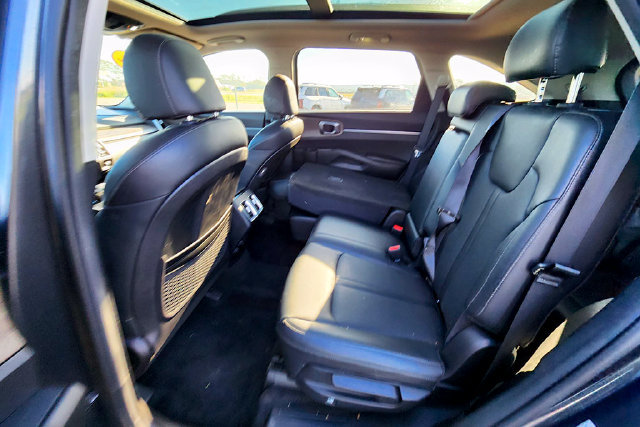 Used 2022 Kia Sorento S w/ Panoramic Sunroof Package AWD/4WD image 25