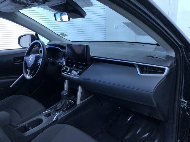Used 2025 Toyota Corolla Cross LE image 16