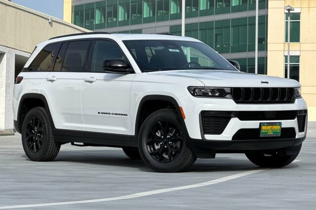 New 2026 Jeep Grand Cherokee Altitude AWD/4WD image 2