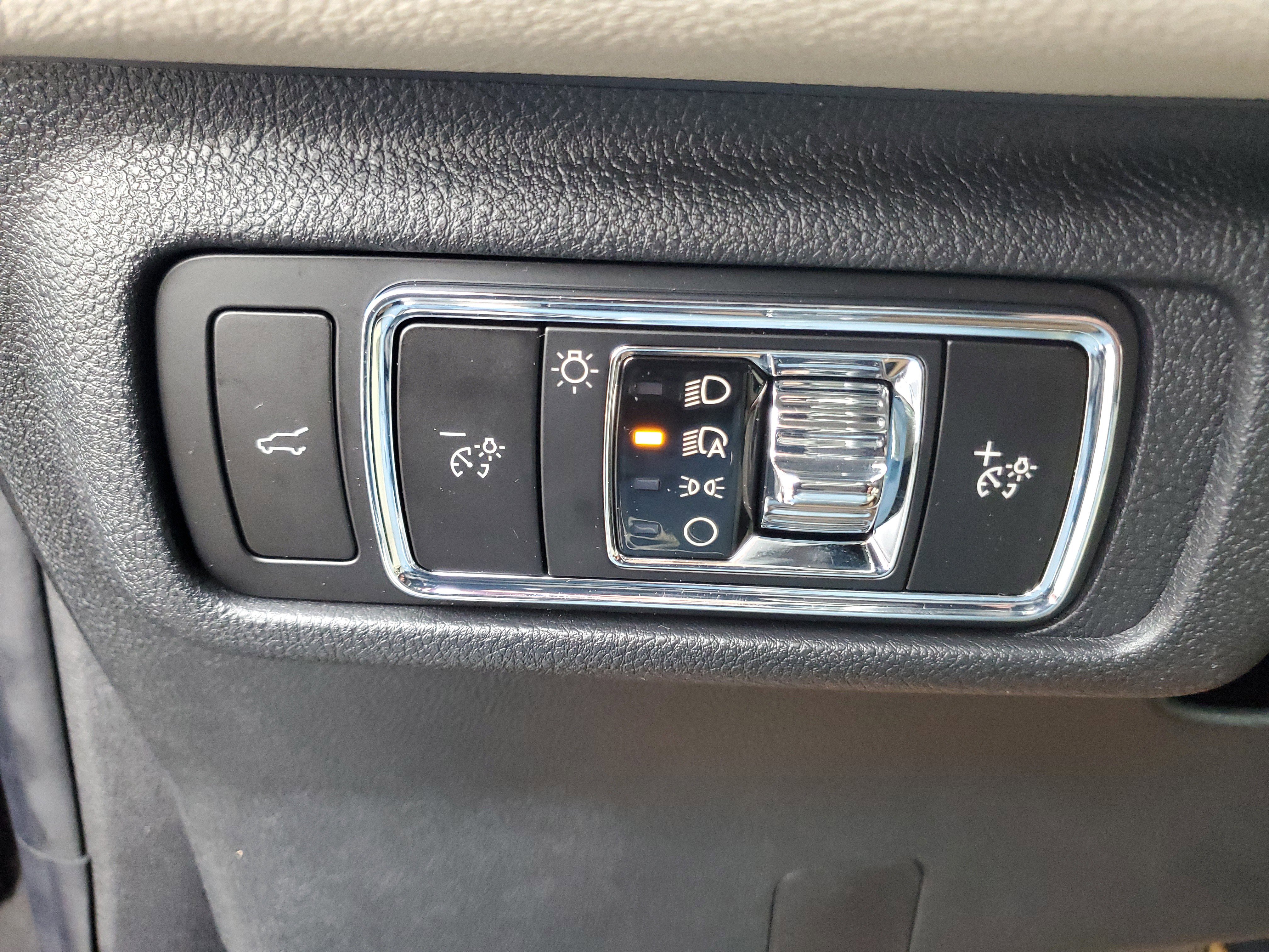 New 2026 Lincoln Corsair Premiere image 14