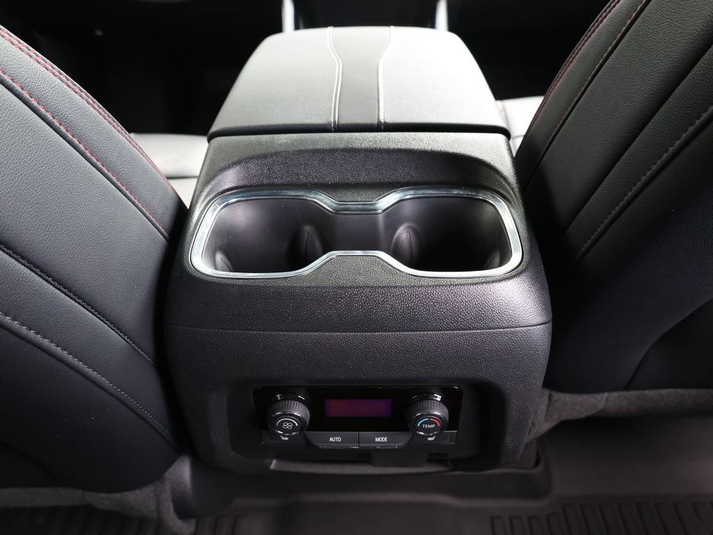 Used 2025 Chevrolet Traverse RS FWD image 30