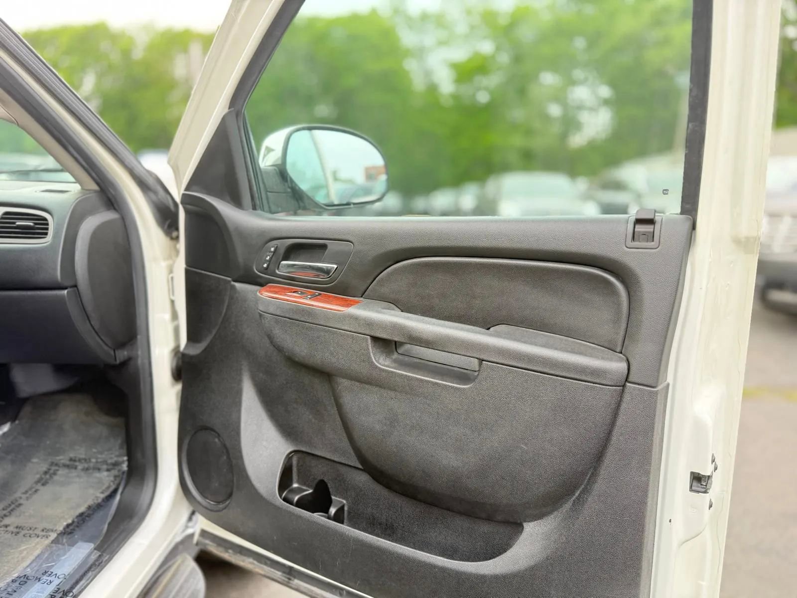 Used 2014 Chevrolet Suburban LTZ AWD/4WD image 26