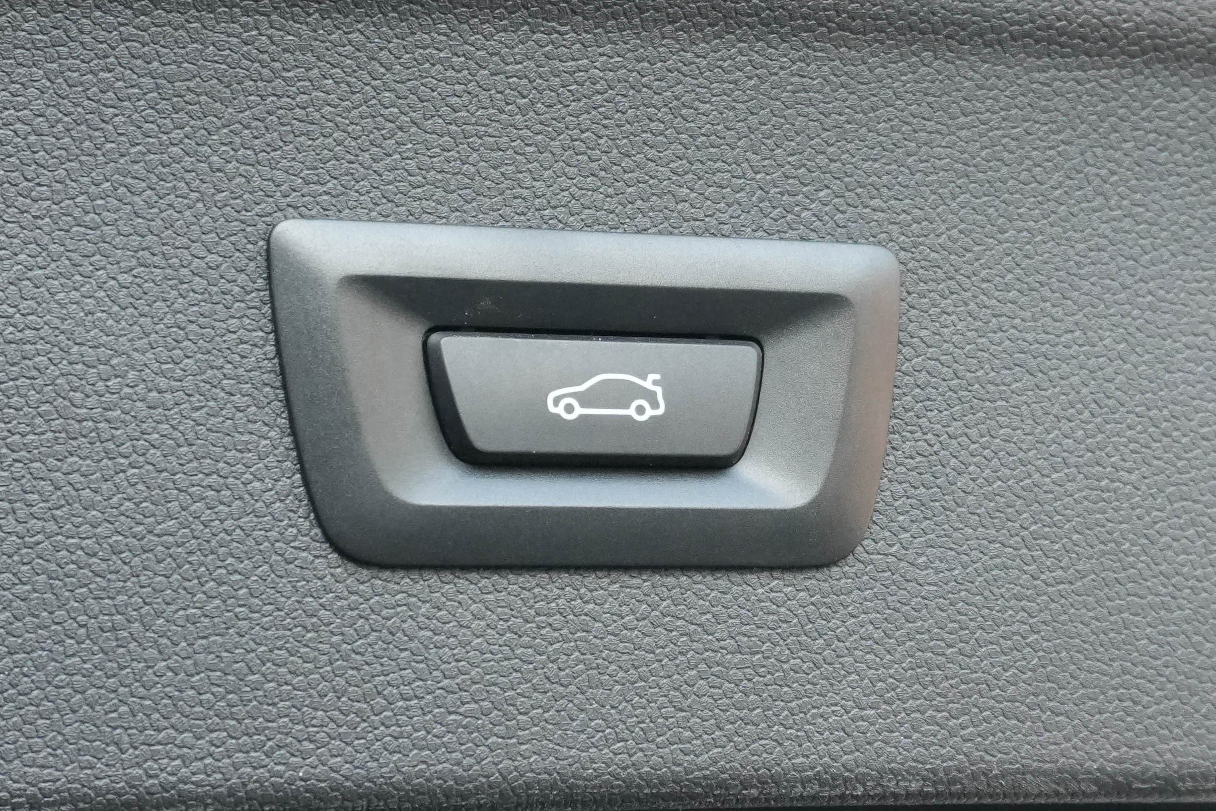 Certified 2023 BMW iX xDrive50 w/ Premium Package AWD/4WD image 32