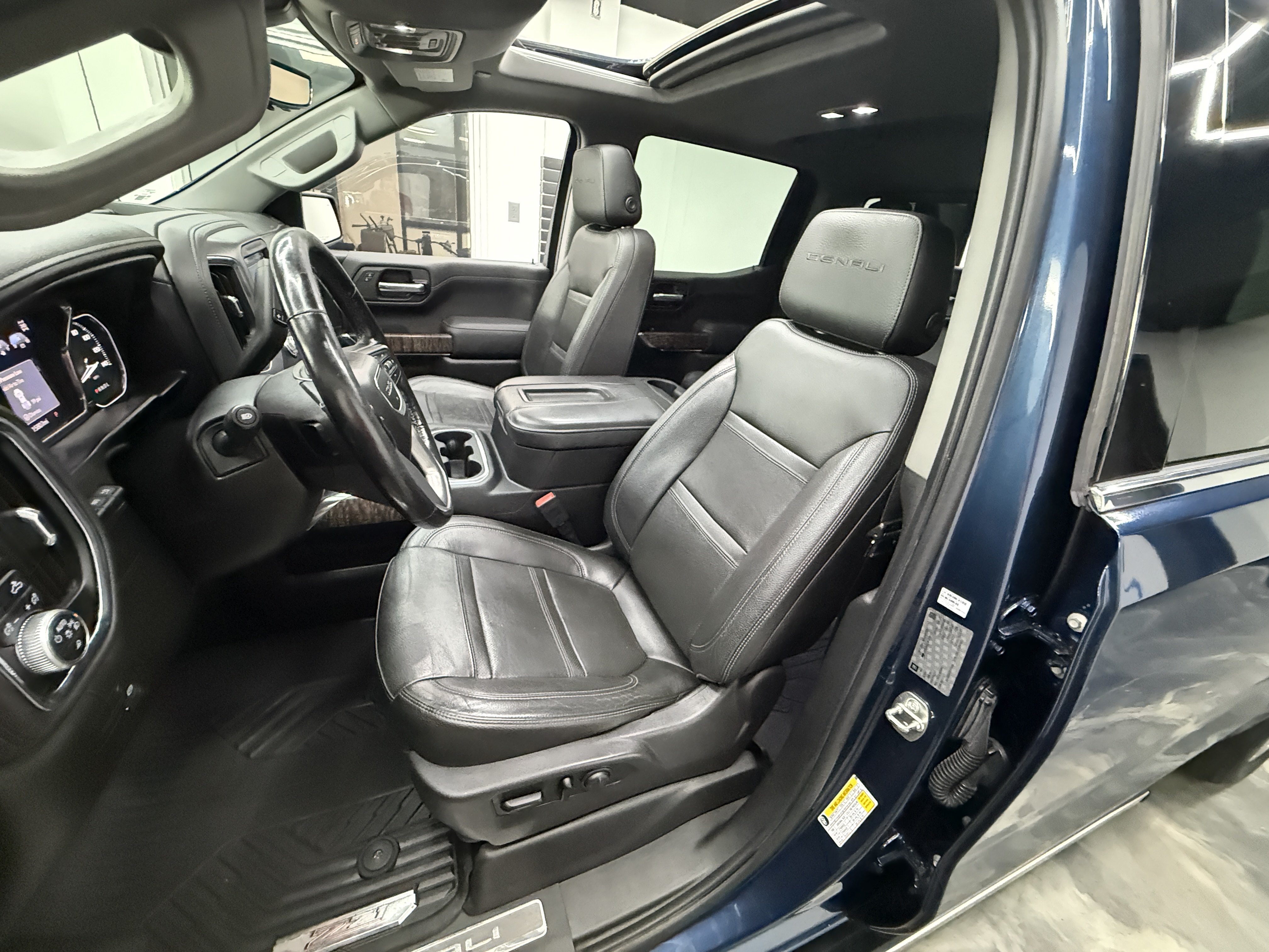 Used 2019 GMC Sierra 1500 Denali w/ Denali Ultimate Package AWD/4WD image 12