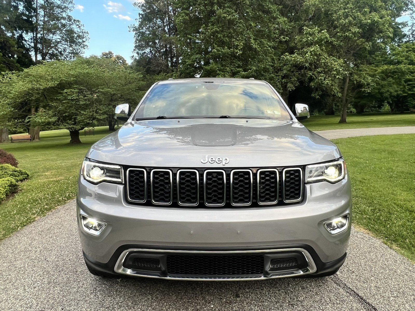 Used 2019 Jeep Grand Cherokee Limited w/ Luxury Group II AWD/4WD image 3