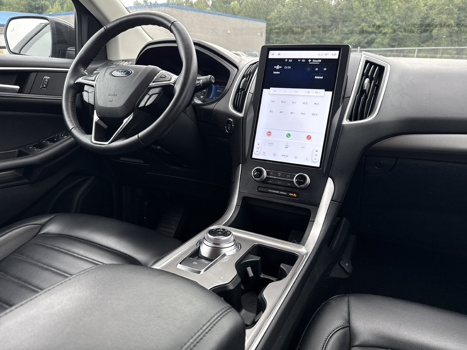 Used 2023 Ford Edge SEL w/ Convenience Package AWD/4WD image 3