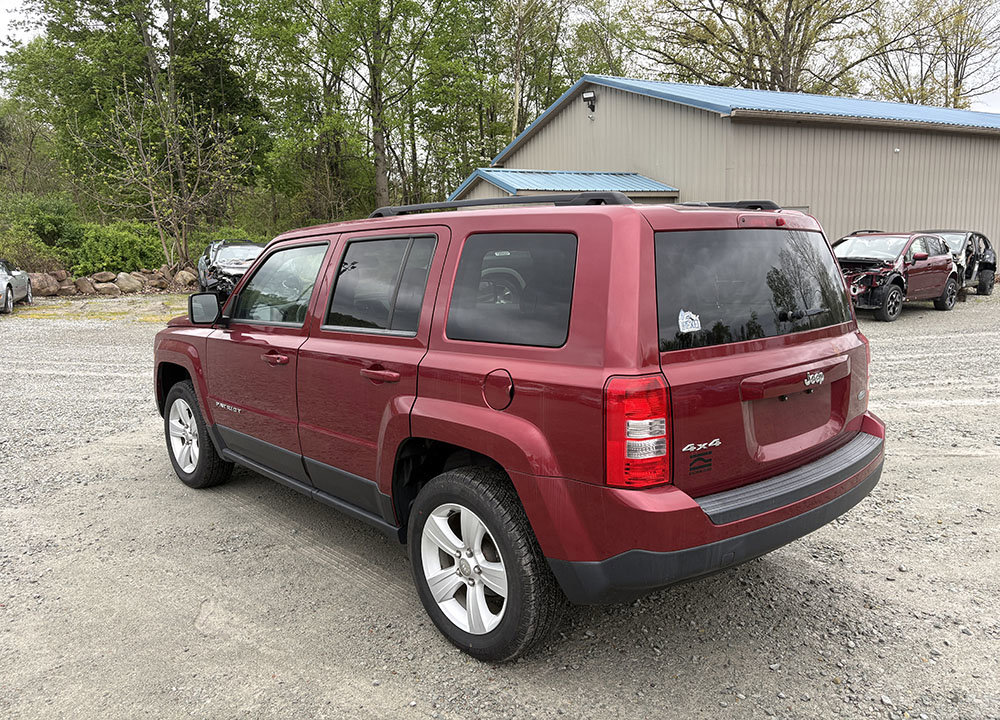 Used 2014 Jeep Patriot Latitude AWD/4WD image 4