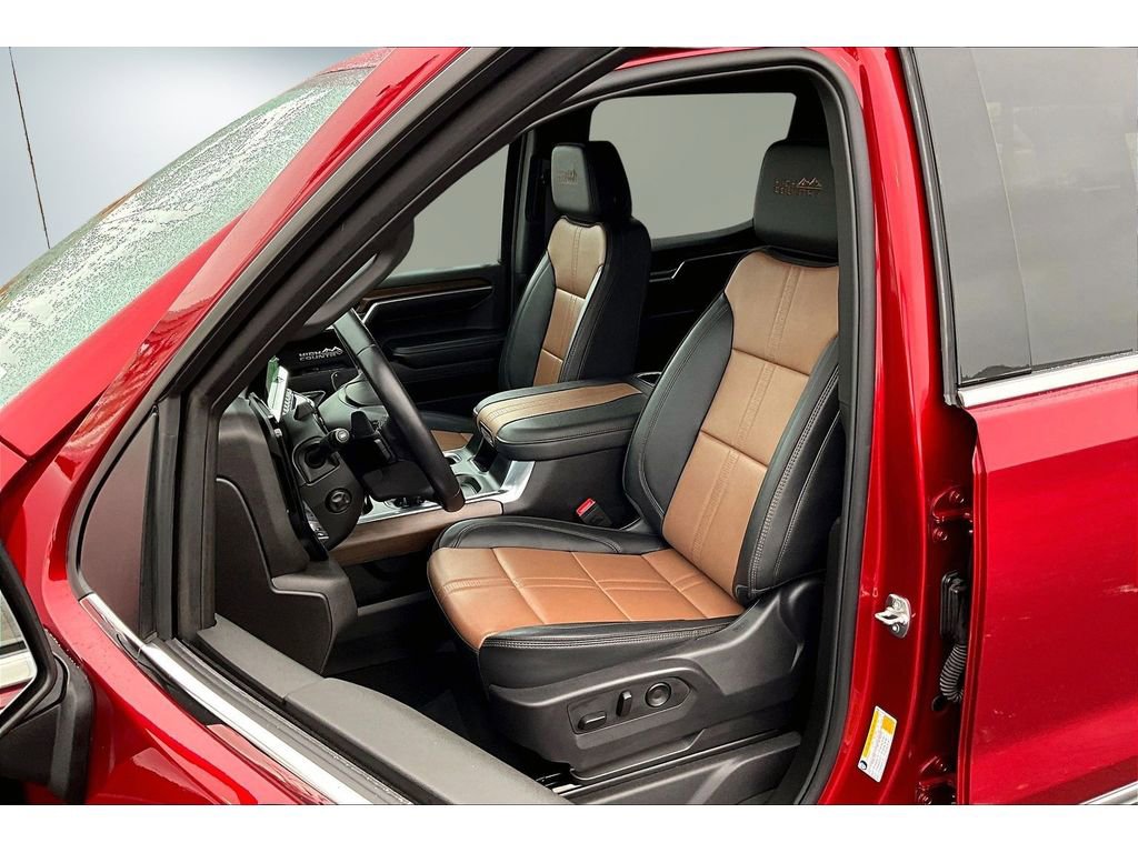 Used 2025 Chevrolet Silverado 1500 High Country w/ Technology Package image 22