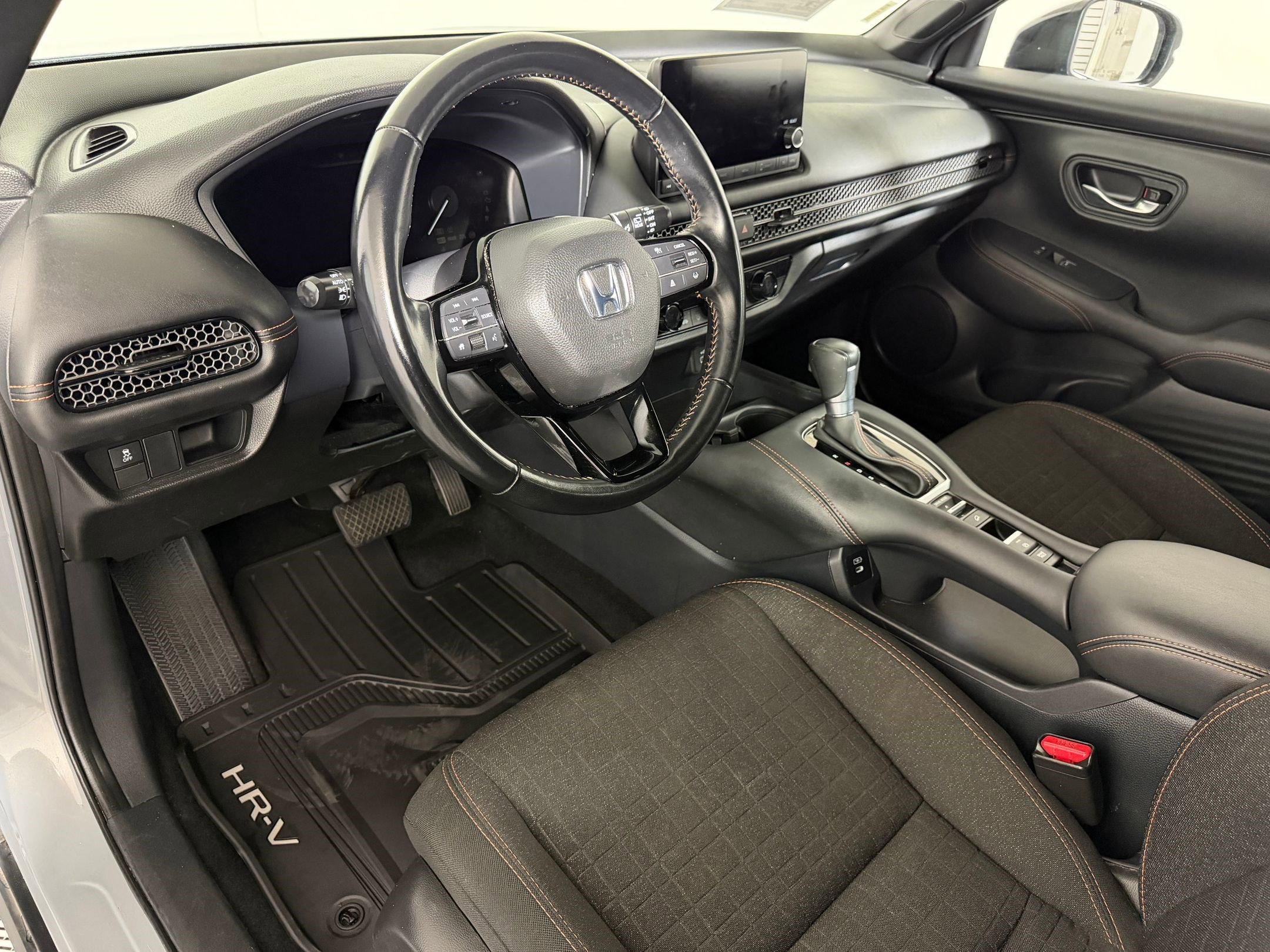 Certified 2025 Honda HR-V Sport image 3