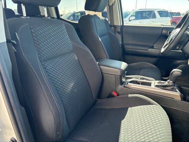 Used 2021 Toyota Tacoma SR5 w/ Trail Edition image 23