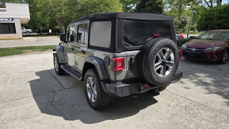 Used 2020 Jeep Wrangler Unlimited Sahara AWD/4WD image 3