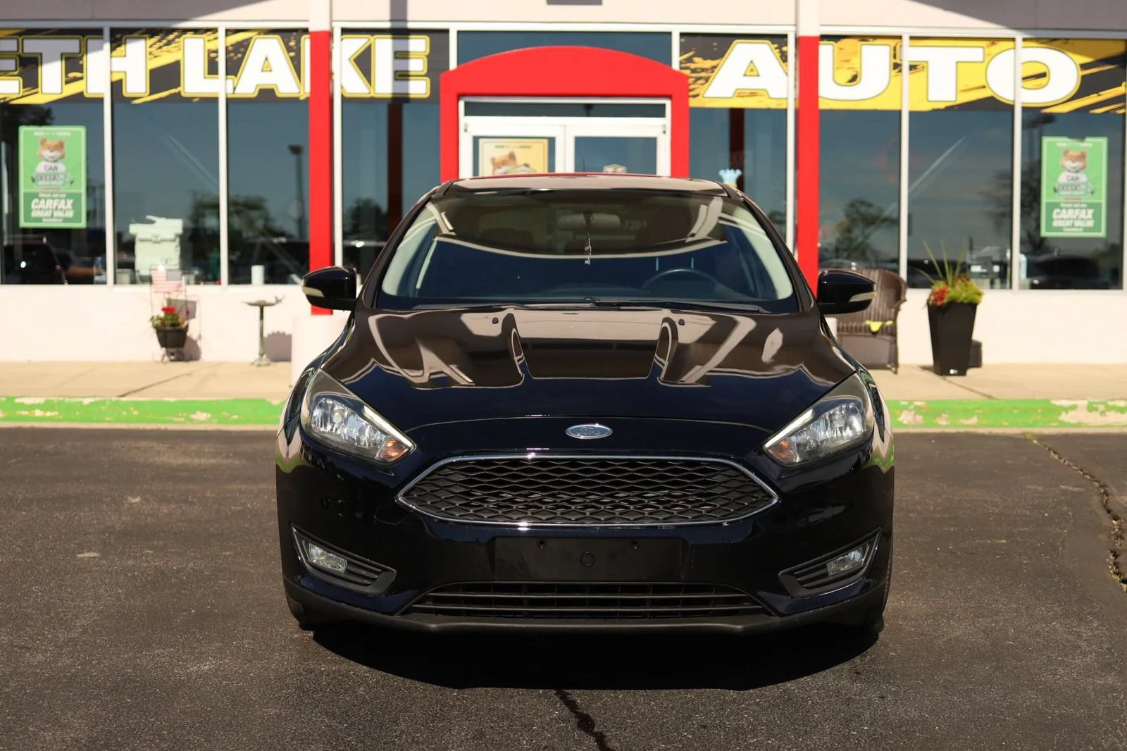 Used 2017 Ford Focus SEL w/ Cold Weather Package FWD image 2
