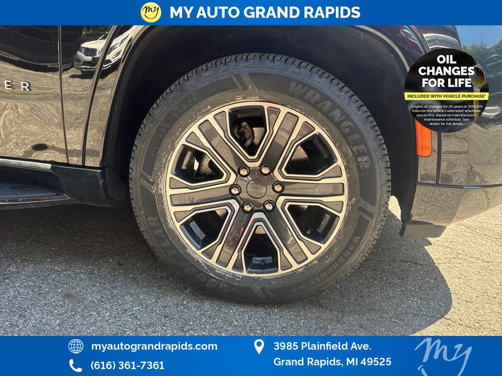 Used 2024 Jeep Wagoneer L Series II w/ Flexible Seating Group AWD/4WD image 32