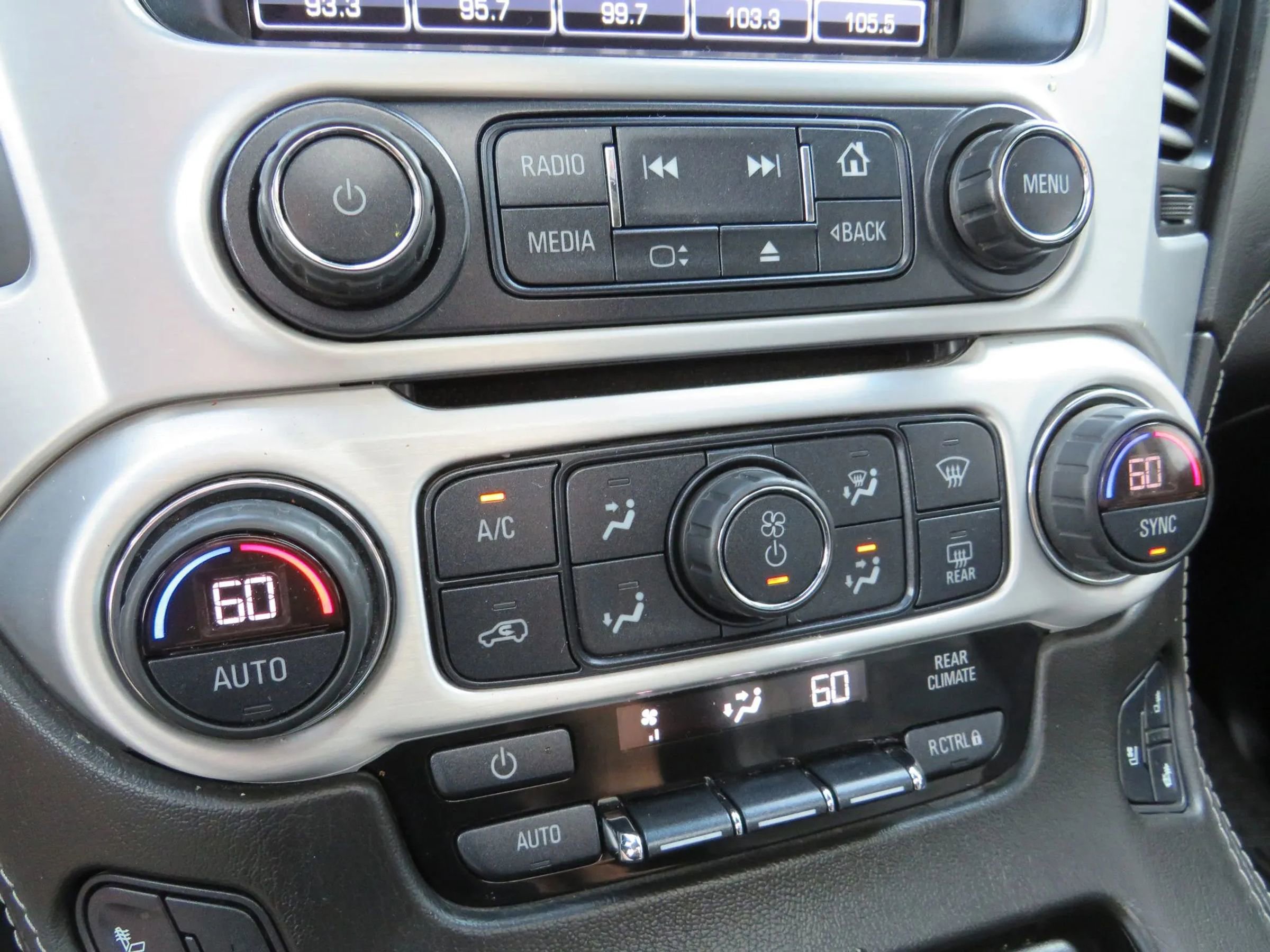 Used 2019 GMC Yukon XL SLT image 25