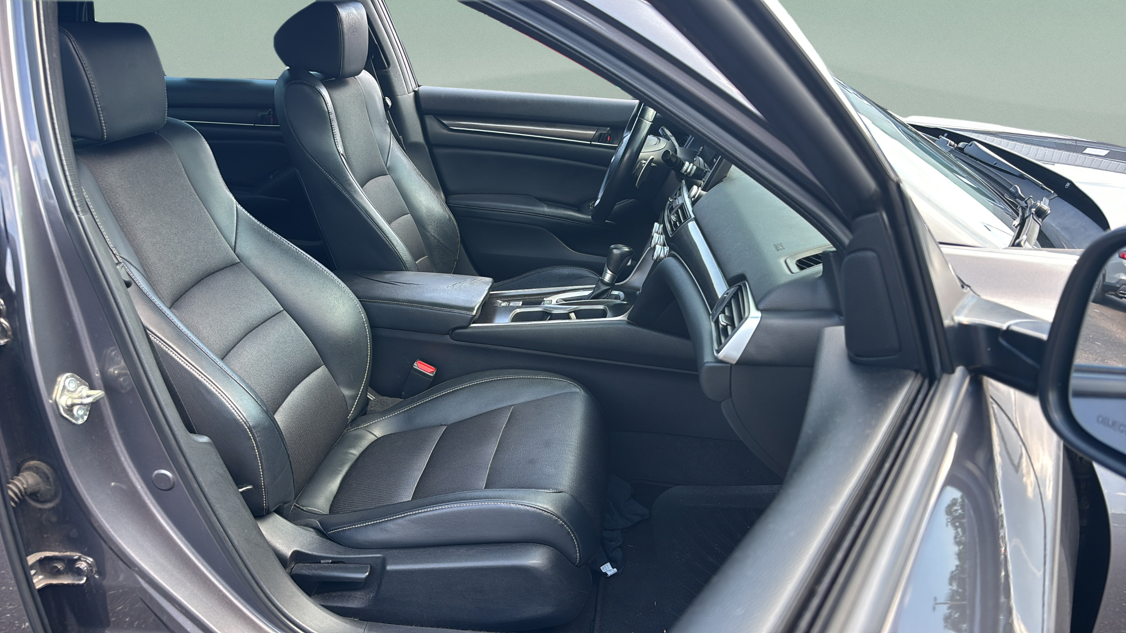 Used 2018 Honda Accord Sport image 14