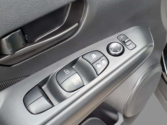 Certified 2025 Nissan Kicks Play S image 17