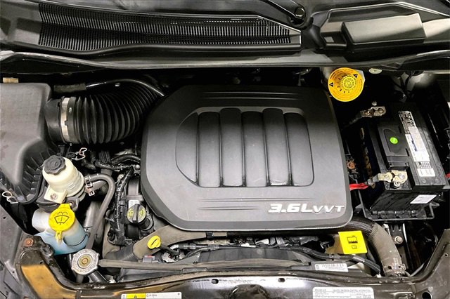 Used 2018 Dodge Grand Caravan SXT w/ Blacktop Package image 26