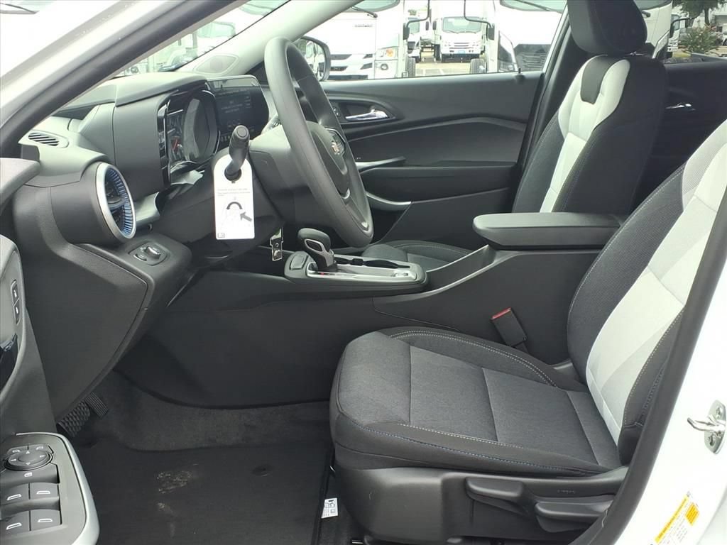New 2026 Chevrolet Trax LS w/ LS Convenience Package FWD image 16
