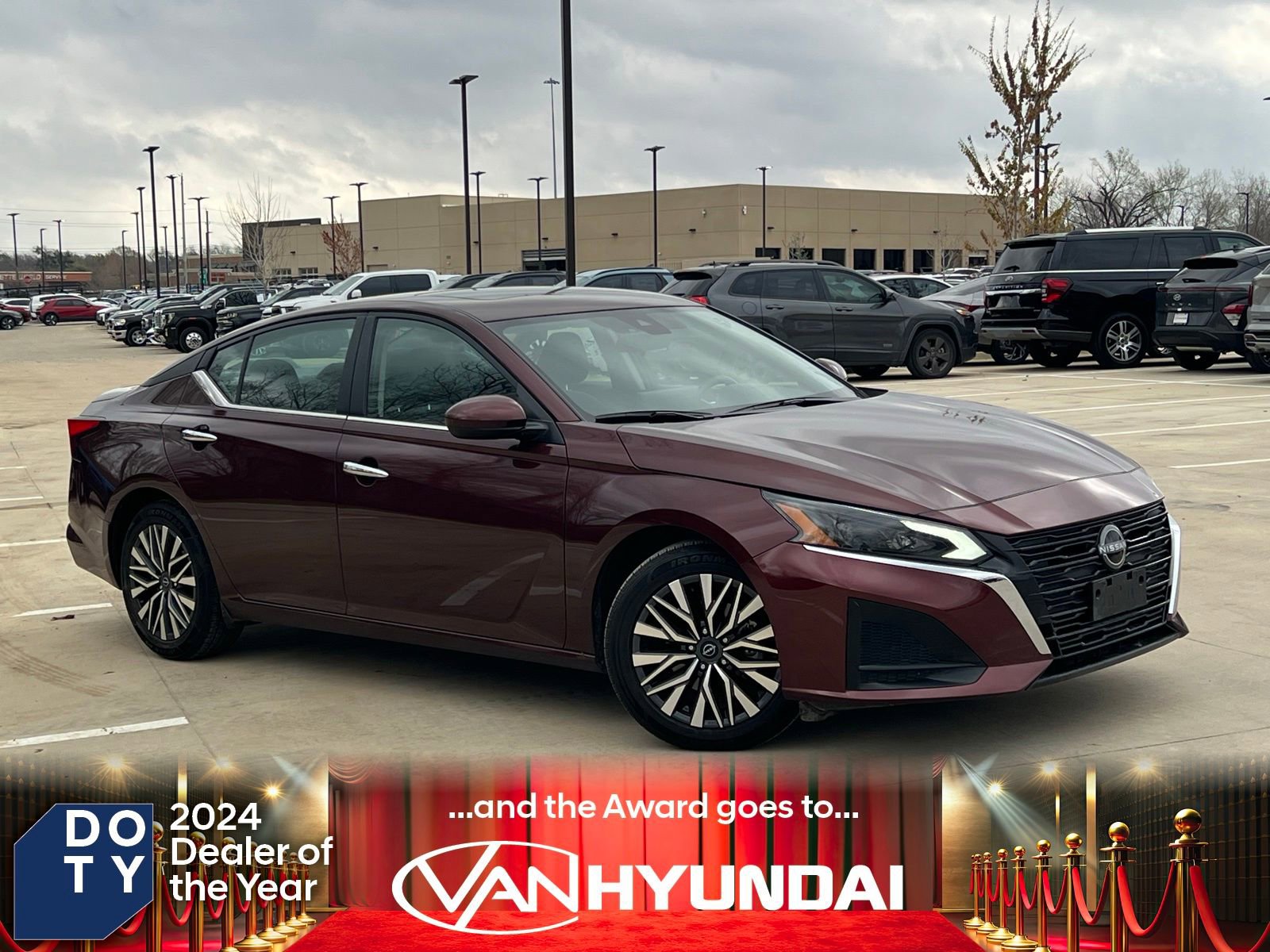 Used 2024 Nissan Altima 2.5 SV w/ SV Premium Package image 1