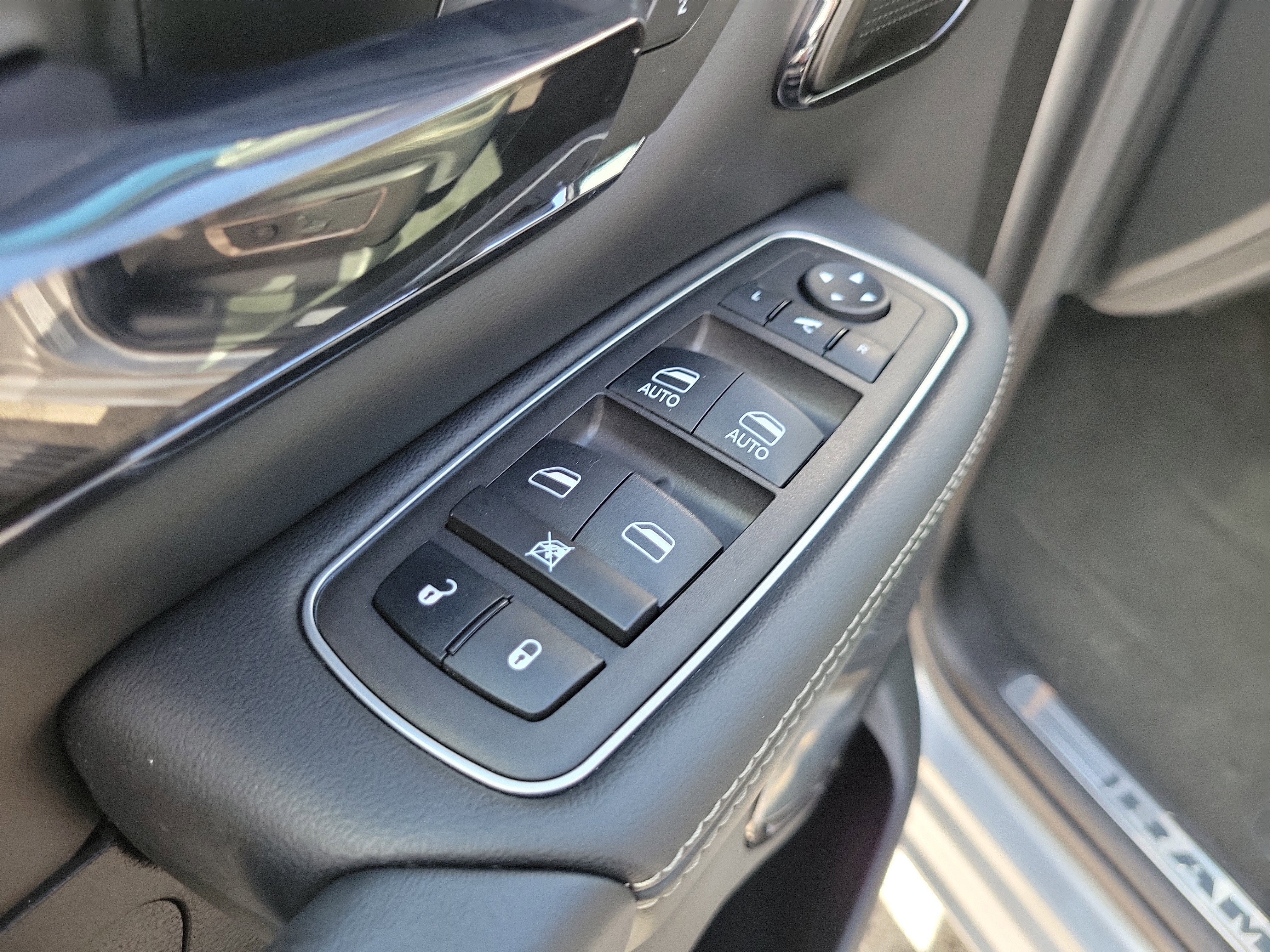Used 2024 RAM 1500 Limited AWD/4WD image 25