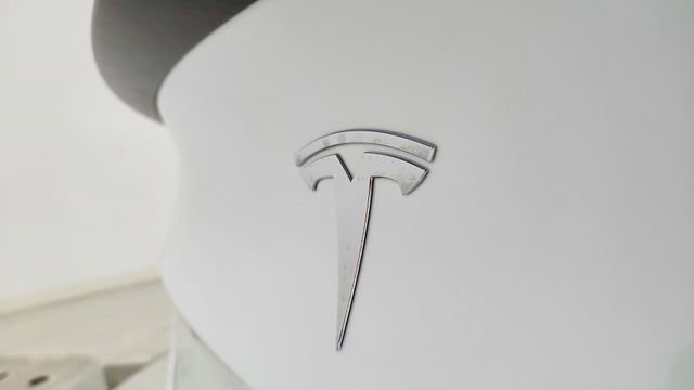 Used 2023 Tesla Model 3 Performance image 17