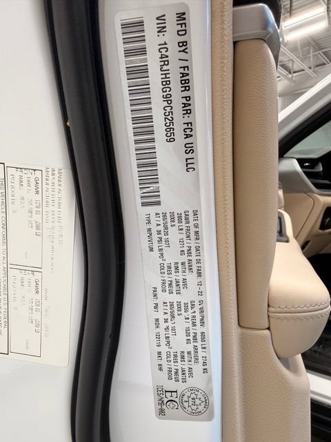 Used 2023 Jeep Grand Cherokee Limited w/ Rear Seat Video Group I AWD/4WD image 54