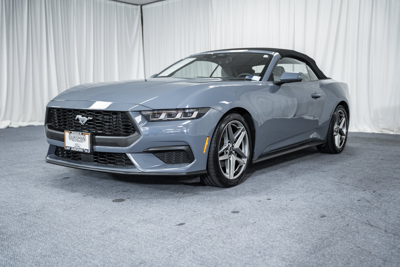 Used 2024 Ford Mustang Convertible RWD image 3