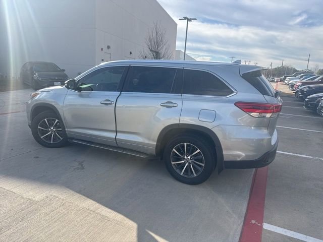 Used 2018 Toyota Highlander XLE image 5
