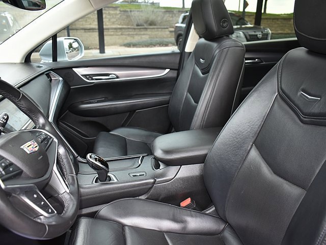 Used 2017 Cadillac XT5 Luxury w/ Driver Awareness Package image 16