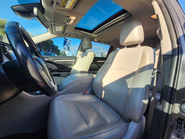 Used 2019 Toyota Highlander XLE FWD image 10
