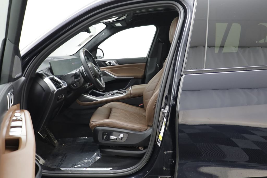 Certified 2023 BMW X7 xDrive40i w/ M Sport Package AWD/4WD image 5