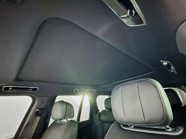 Used 2025 Land Rover Range Rover SE image 14