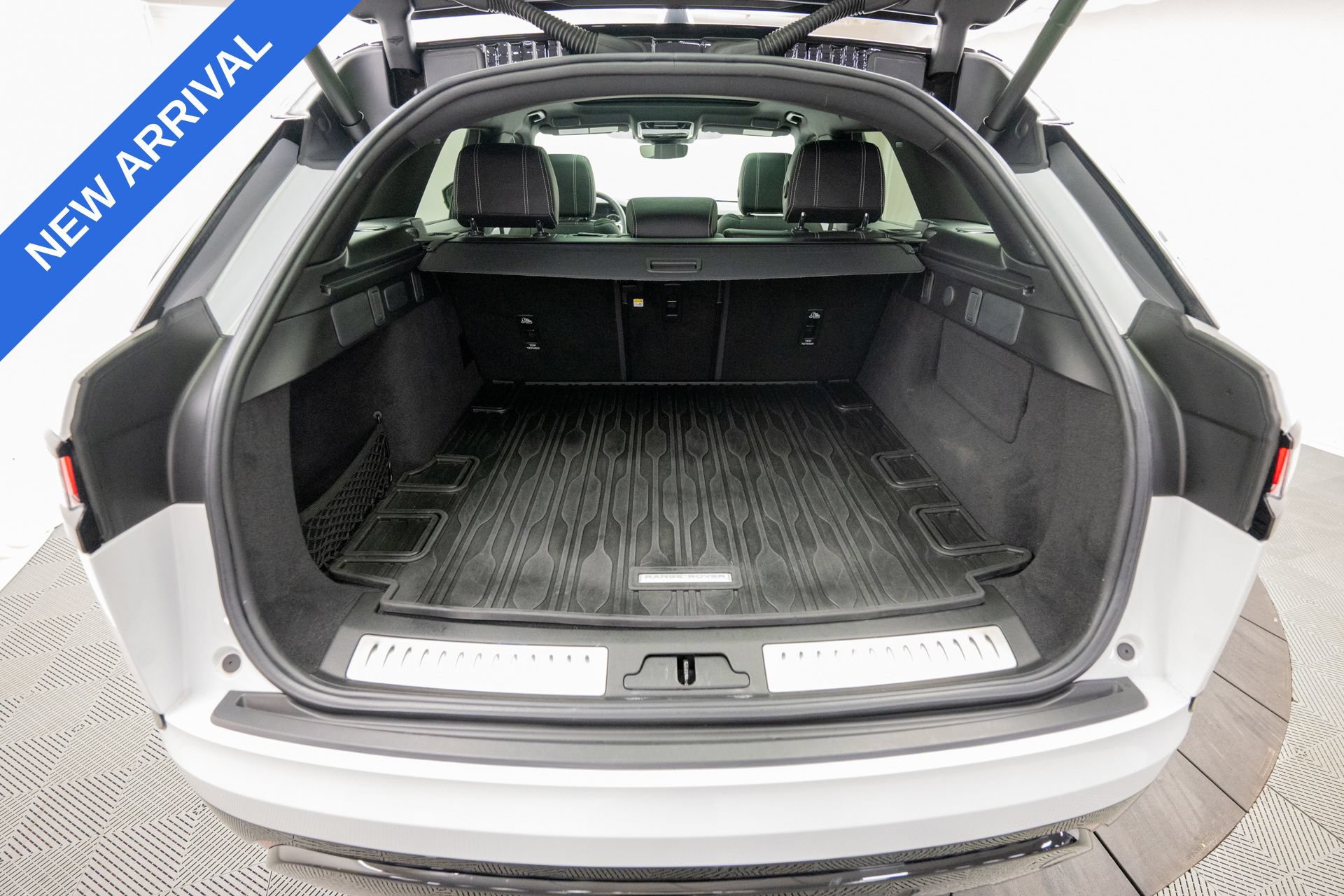 Used 2022 Land Rover Range Rover Velar R-Dynamic S AWD/4WD image 32