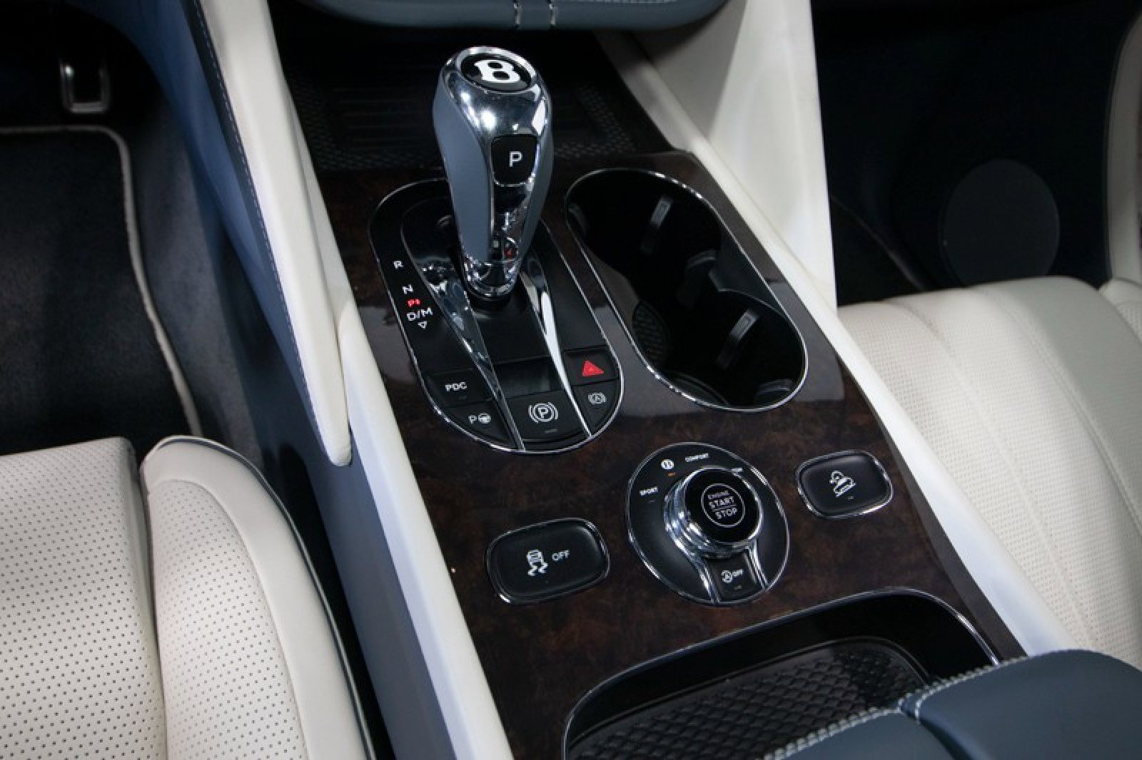 Used 2023 Bentley Bentayga Extended Wheelbase image 33