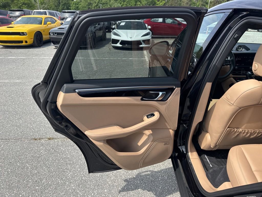 Used 2023 Porsche Macan S AWD/4WD image 30