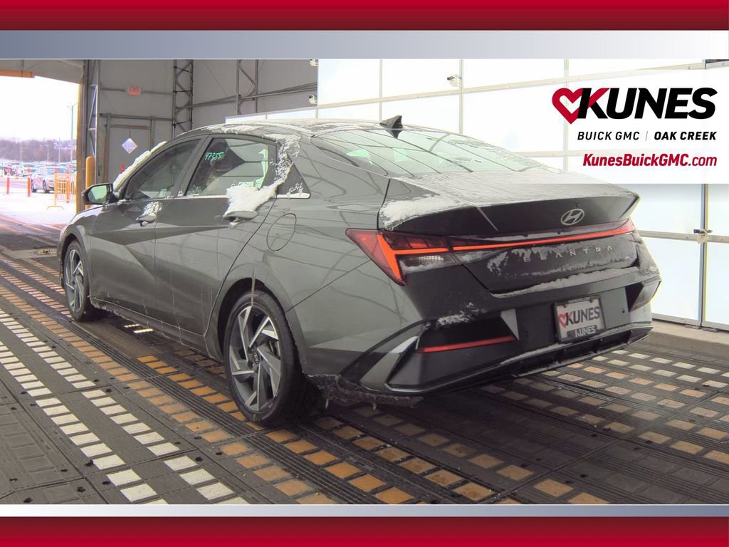 Used 2024 Hyundai Elantra Limited image 17