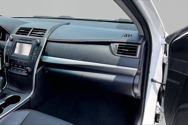 Used 2016 Toyota Camry SE FWD image 18