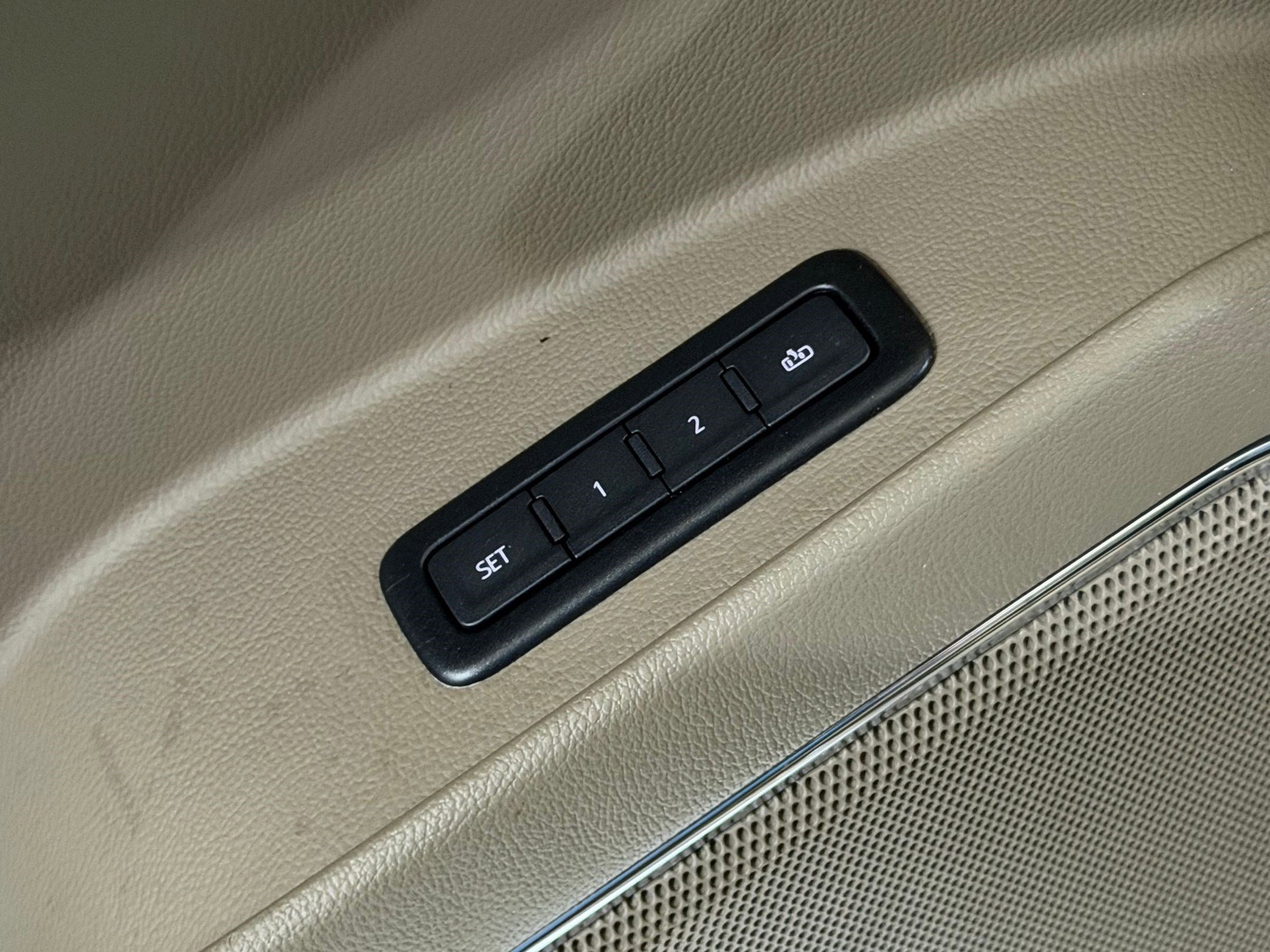 Used 2019 Chevrolet Suburban LT image 24